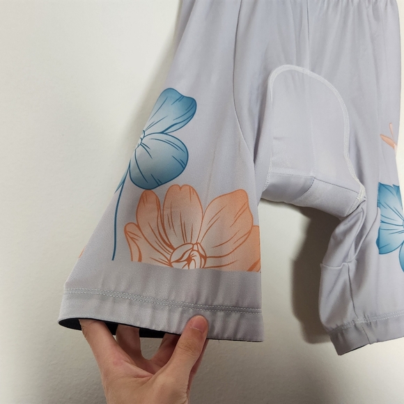 NWT Frelsi Cycling Womens Small Blue Floral Biking Shorts Padded - Picture 2 of 5